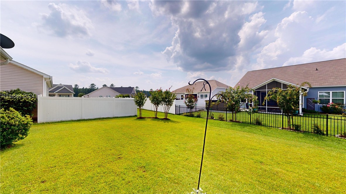 432 White Crescent Circle Property Photo 43