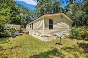 137 Thelma Drive Property Photo 2