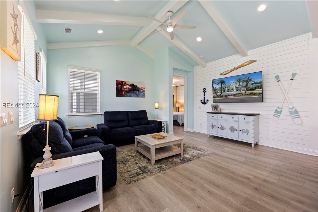 1532 Shoreside Drive 102 Property Photo 2