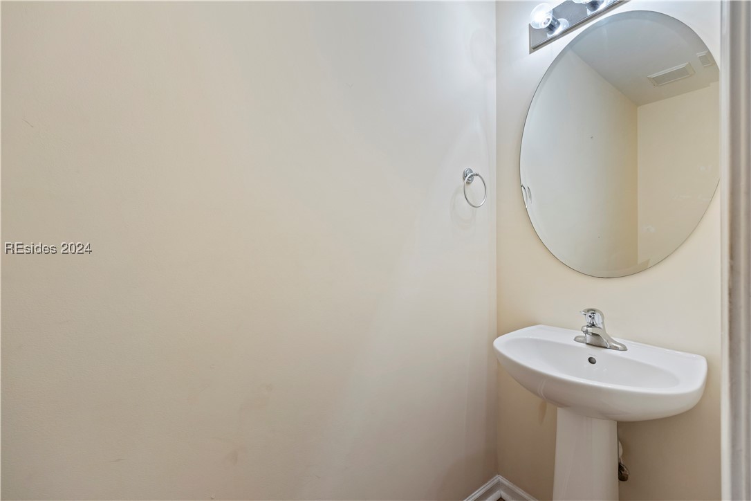 305 Cross Road Property Photo 9