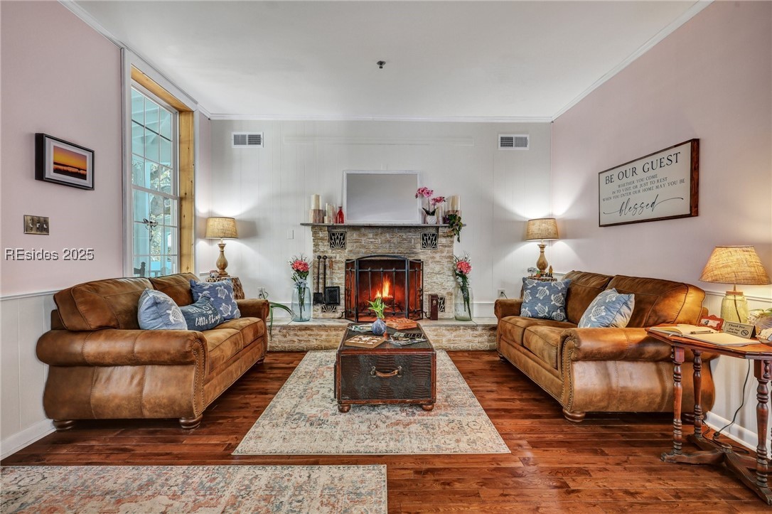 24 Van Horne Avenue Property Photo 2