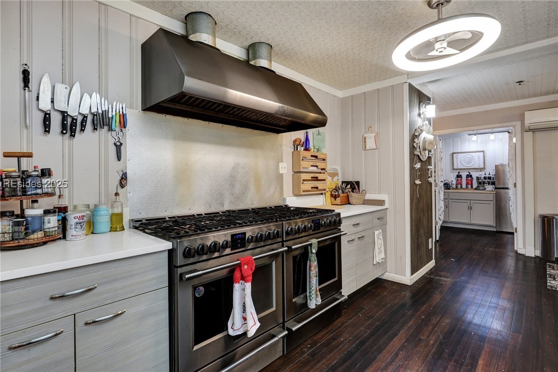 24 Van Horne Avenue Property Photo 8
