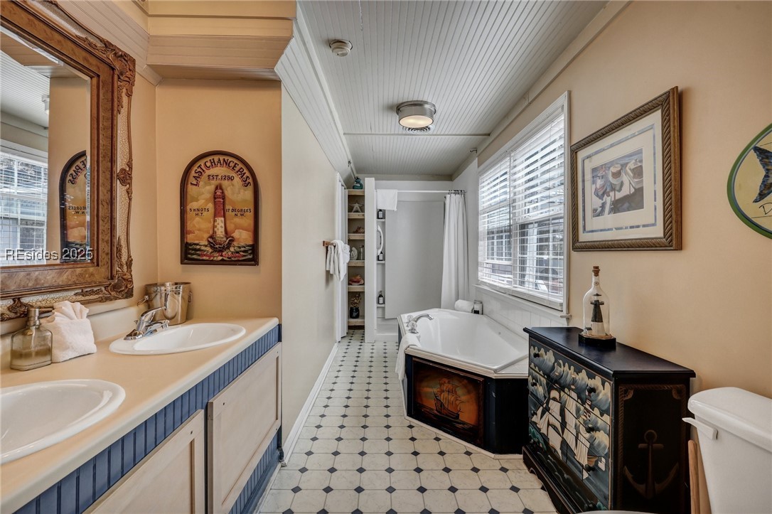 24 Van Horne Avenue Property Photo 22