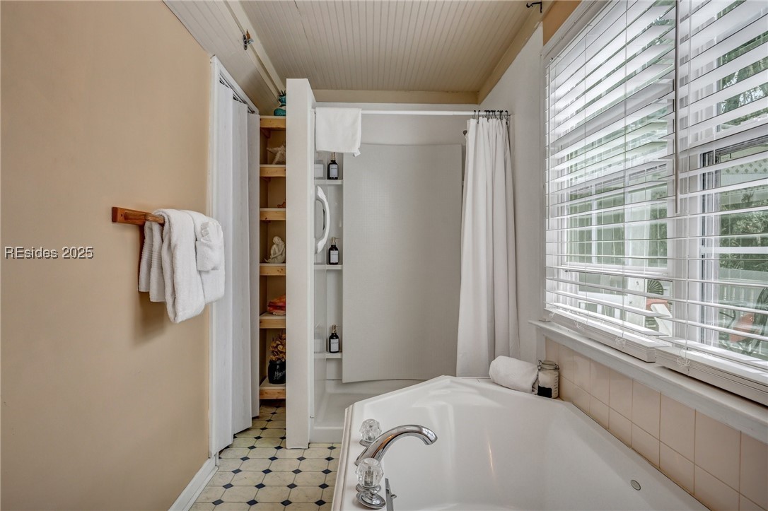 24 Van Horne Avenue Property Photo 57