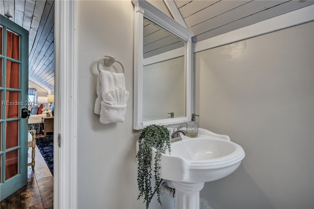 24 Van Horne Avenue Property Photo 71