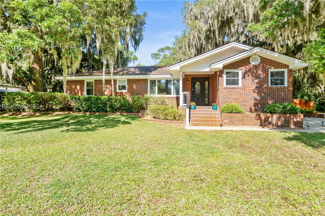 702 Center Drive Property Photo