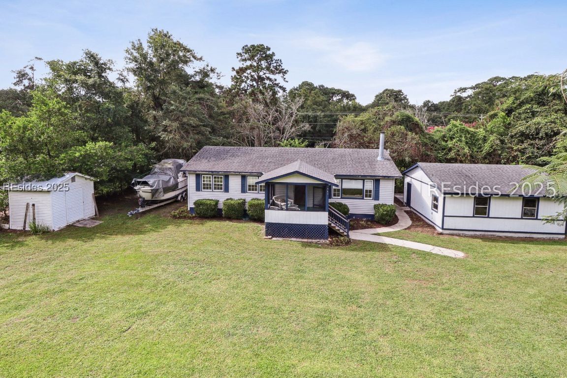 1961 Colonial Avenue Property Photo 1