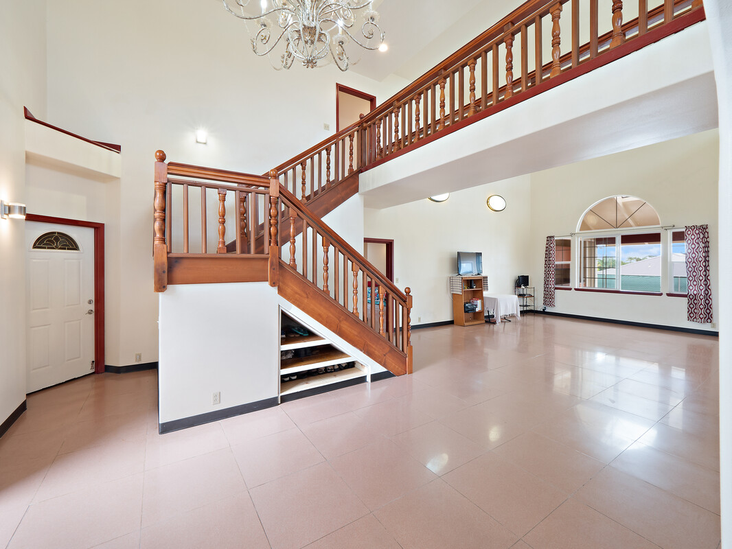 2089 Kinoole St Property Photo 4