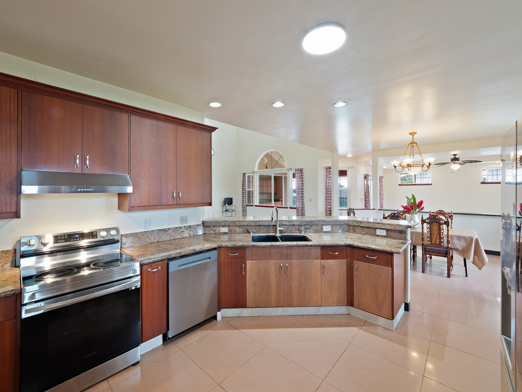 2089 Kinoole St Property Photo 5