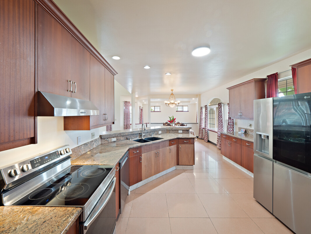 2089 Kinoole St Property Photo 6
