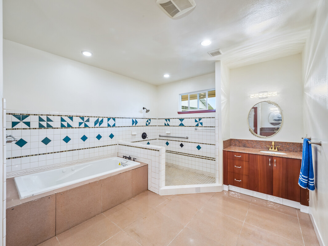 2089 Kinoole St Property Photo 11