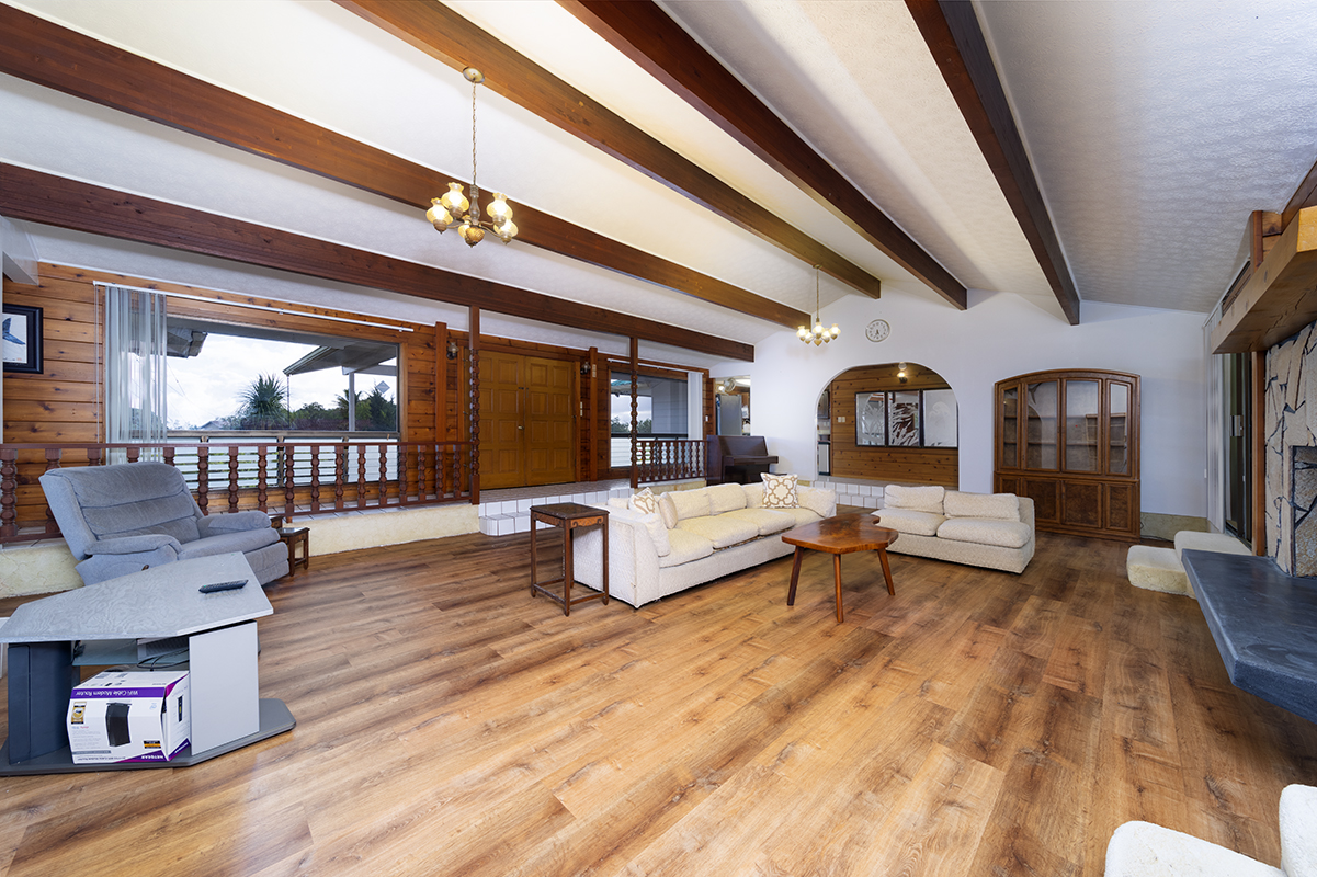1890 Kaiao St Property Photo 4