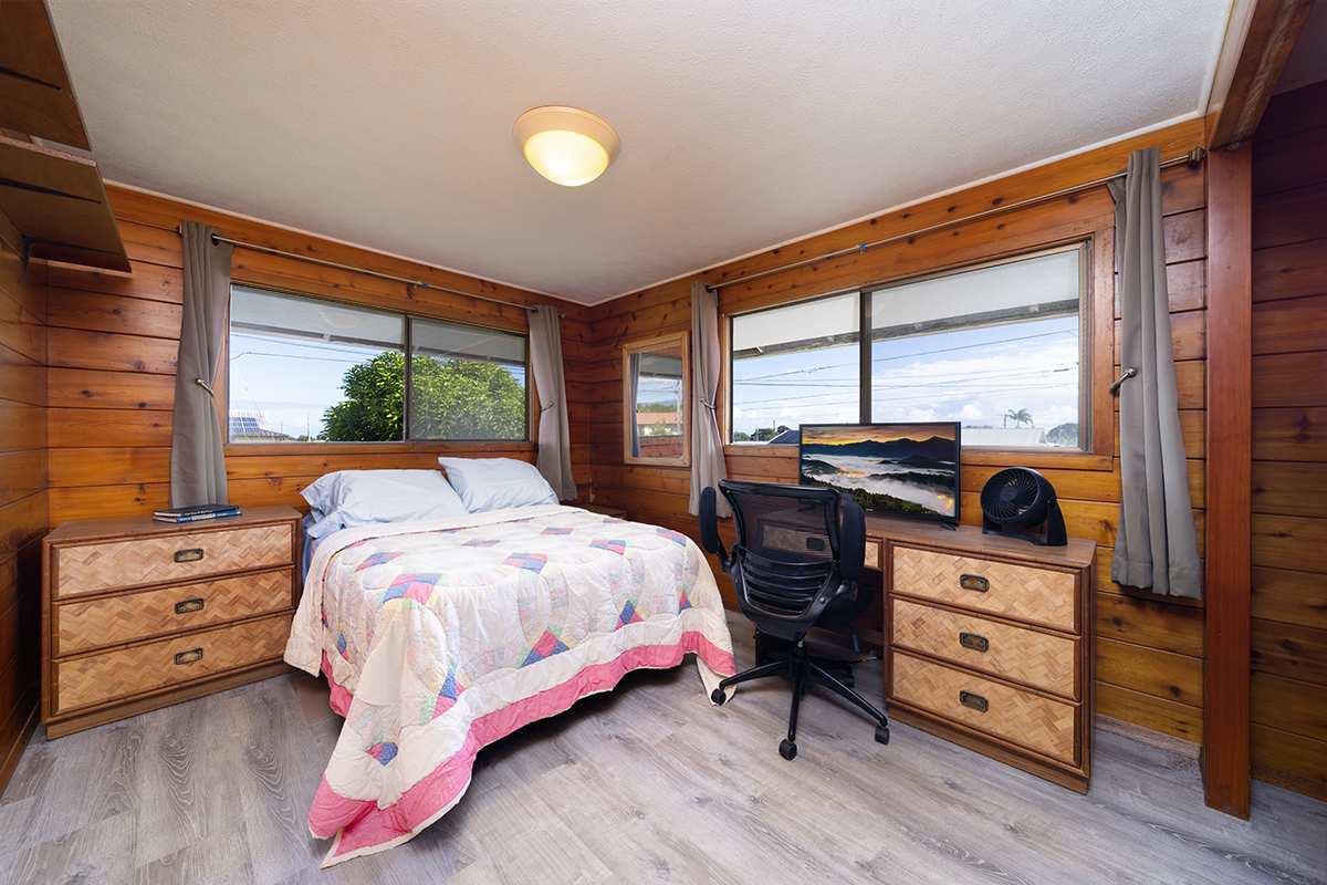 1890 Kaiao St Property Photo 6
