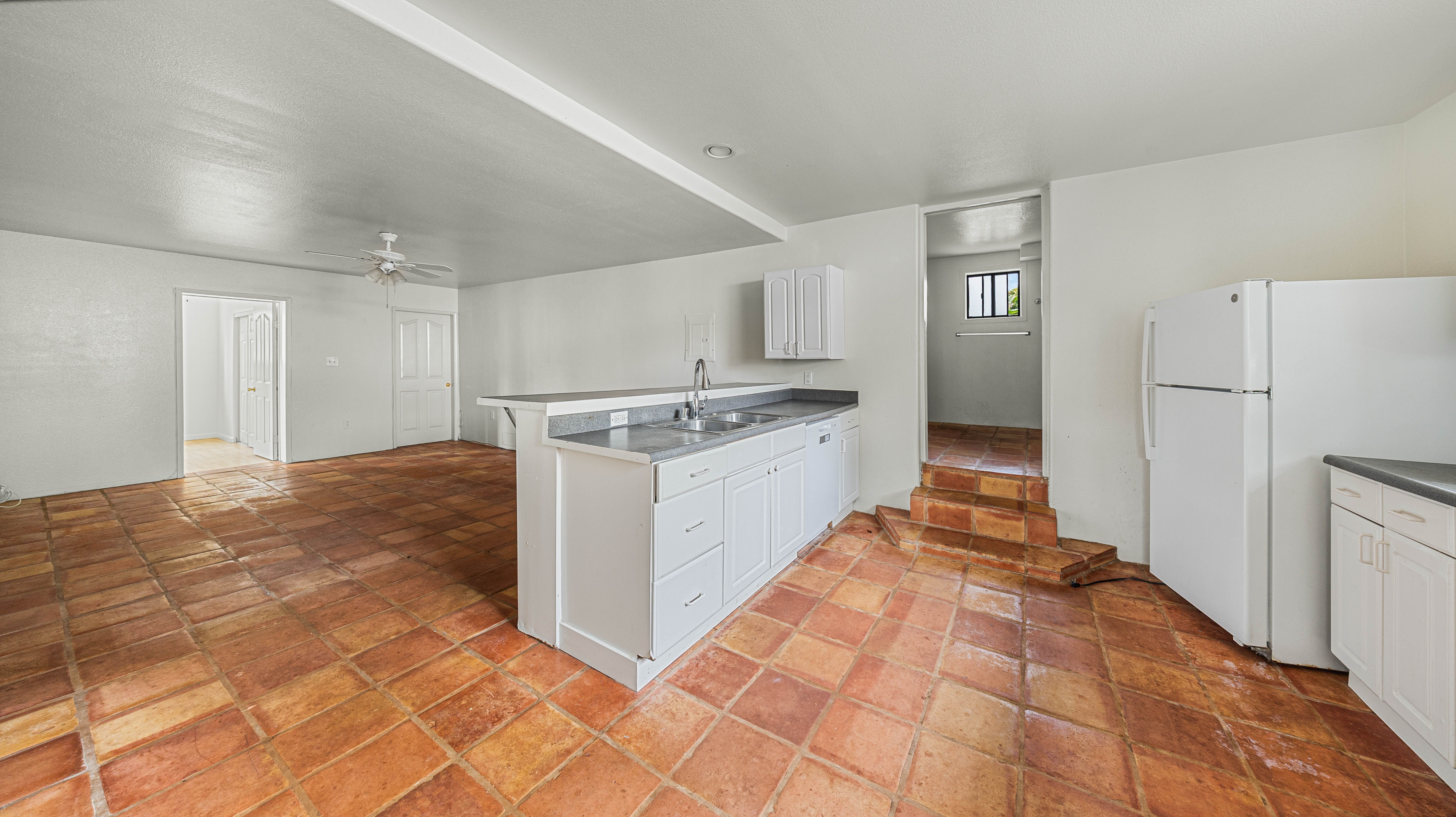 411 Molo St Property Photo 3