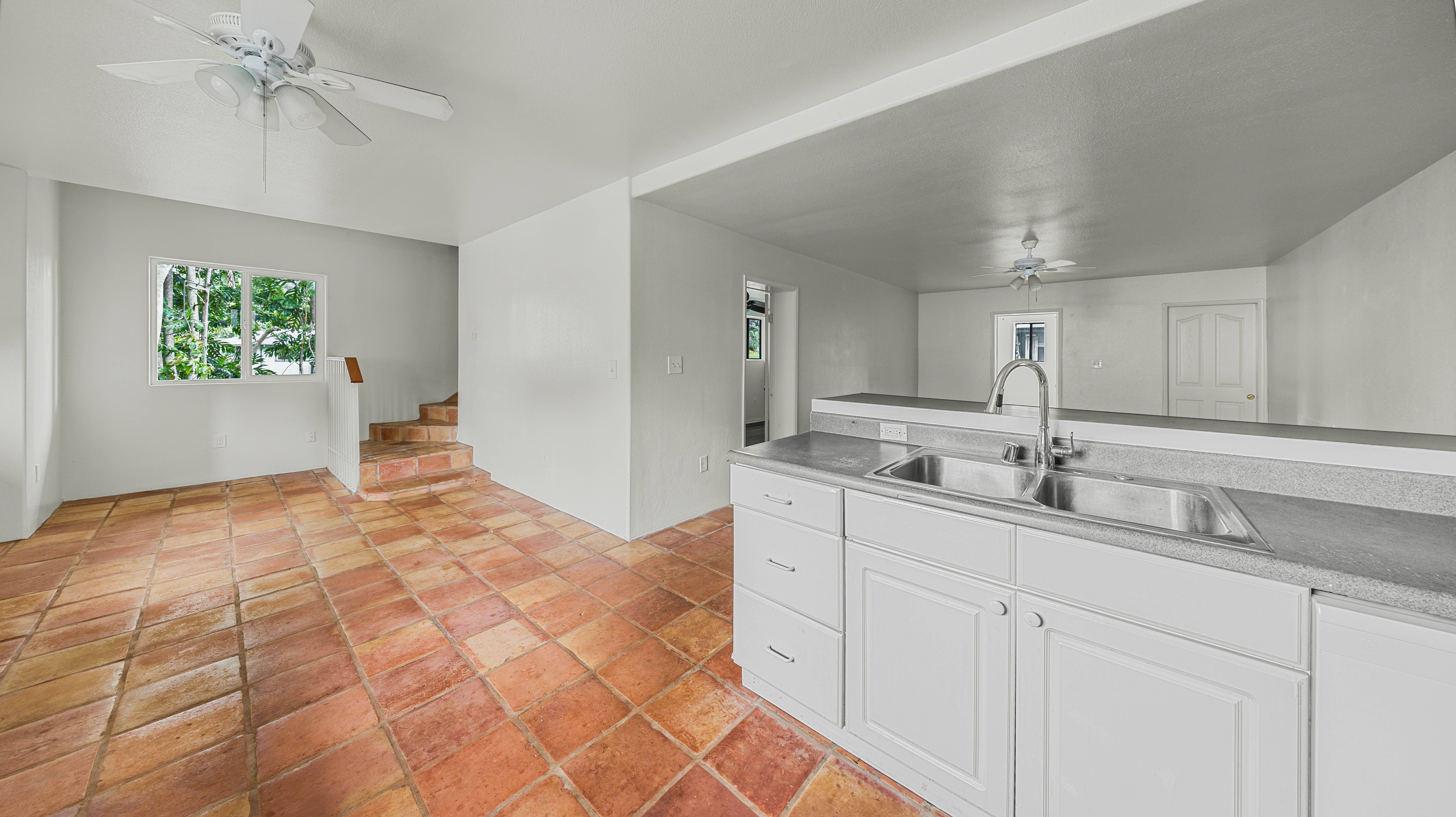 411 Molo St Property Photo 4