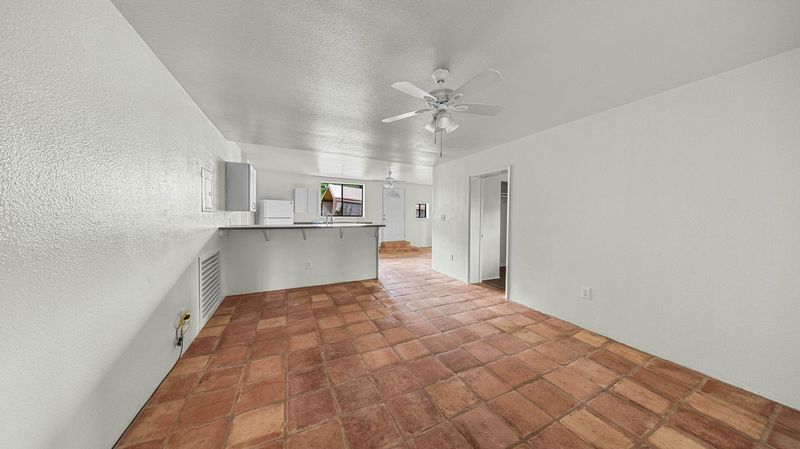 411 Molo St Property Photo 8
