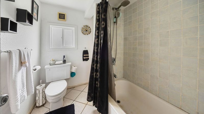 411 Molo St Property Photo 17