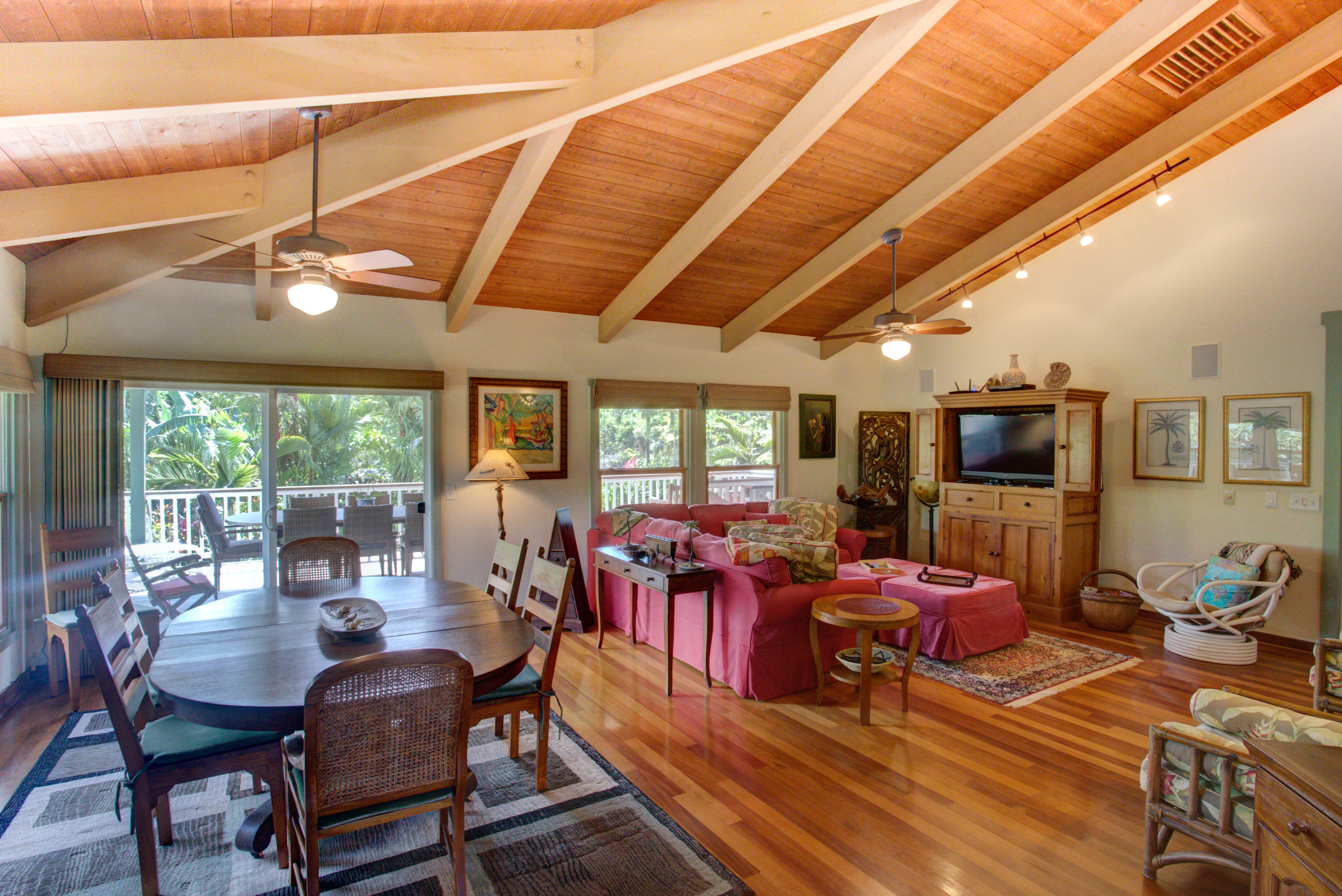4446 Aku Rd Property Photo 2