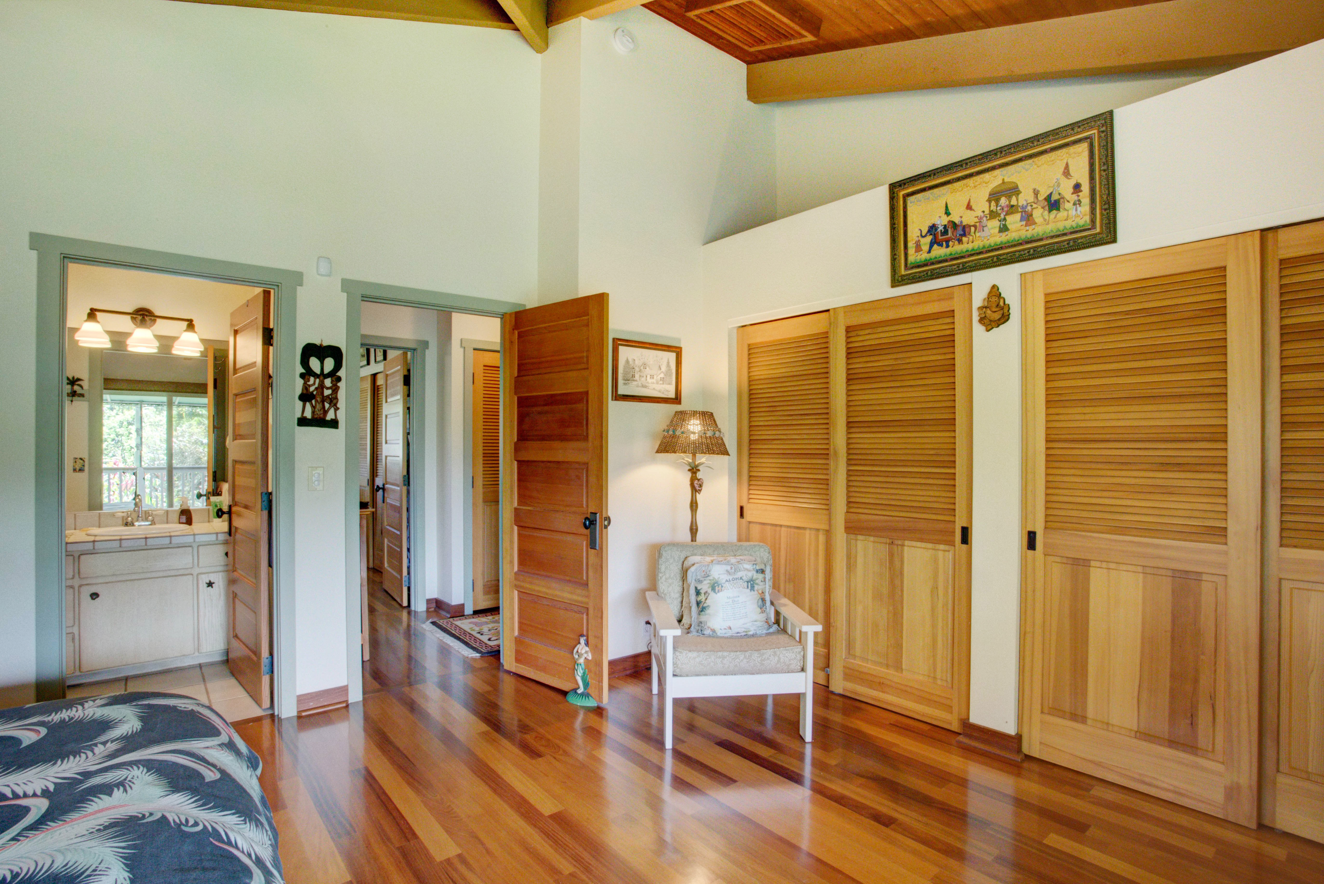 4446 Aku Rd Property Photo 14