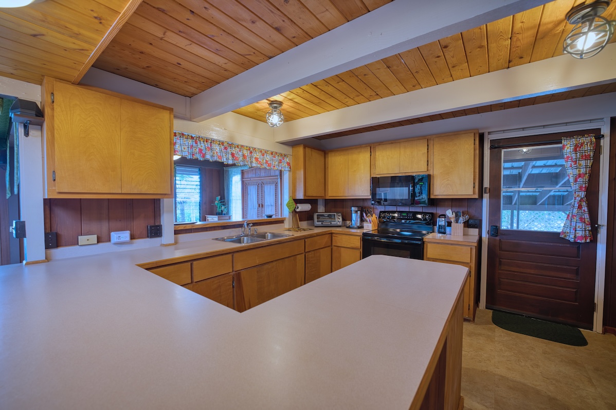 1559 Kilikina St Property Photo 6