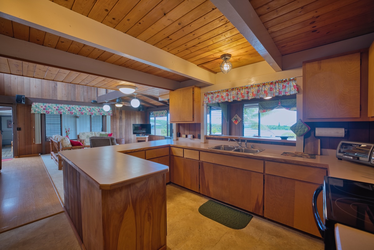 1559 Kilikina St Property Photo 8