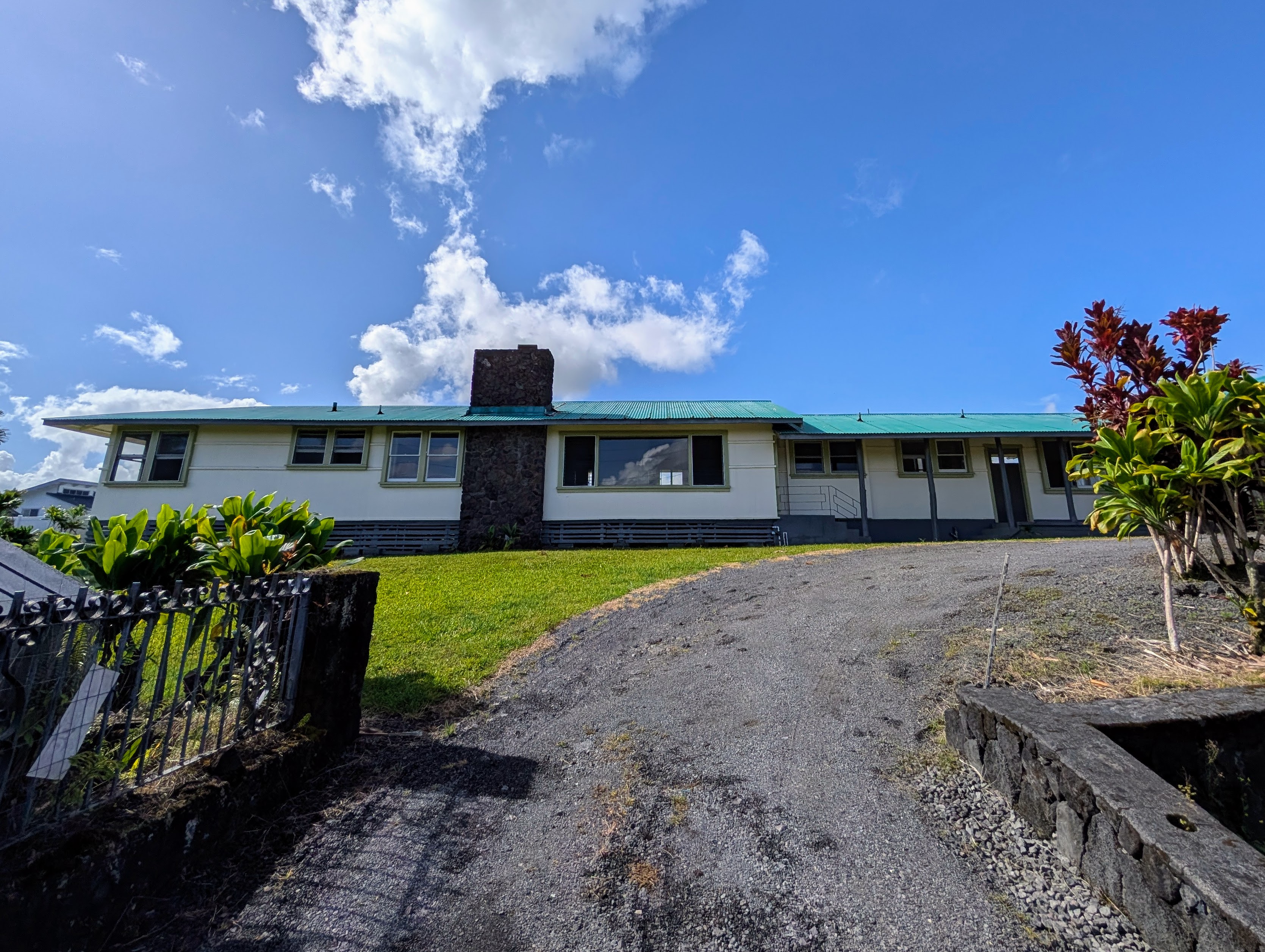 1249 W Kawailani St Property Photo 1