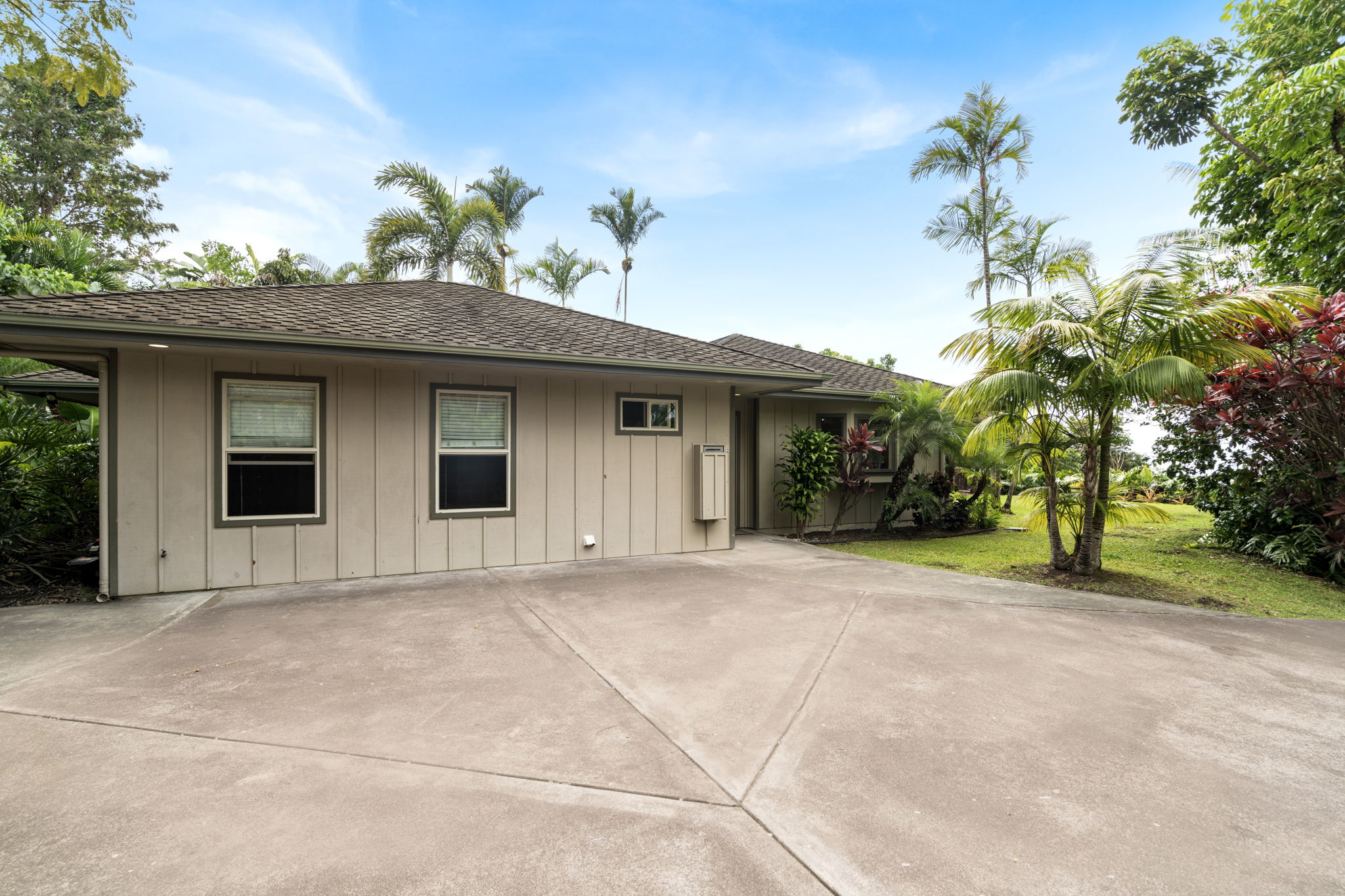 74-4967 Kiwi St Property Photo 4