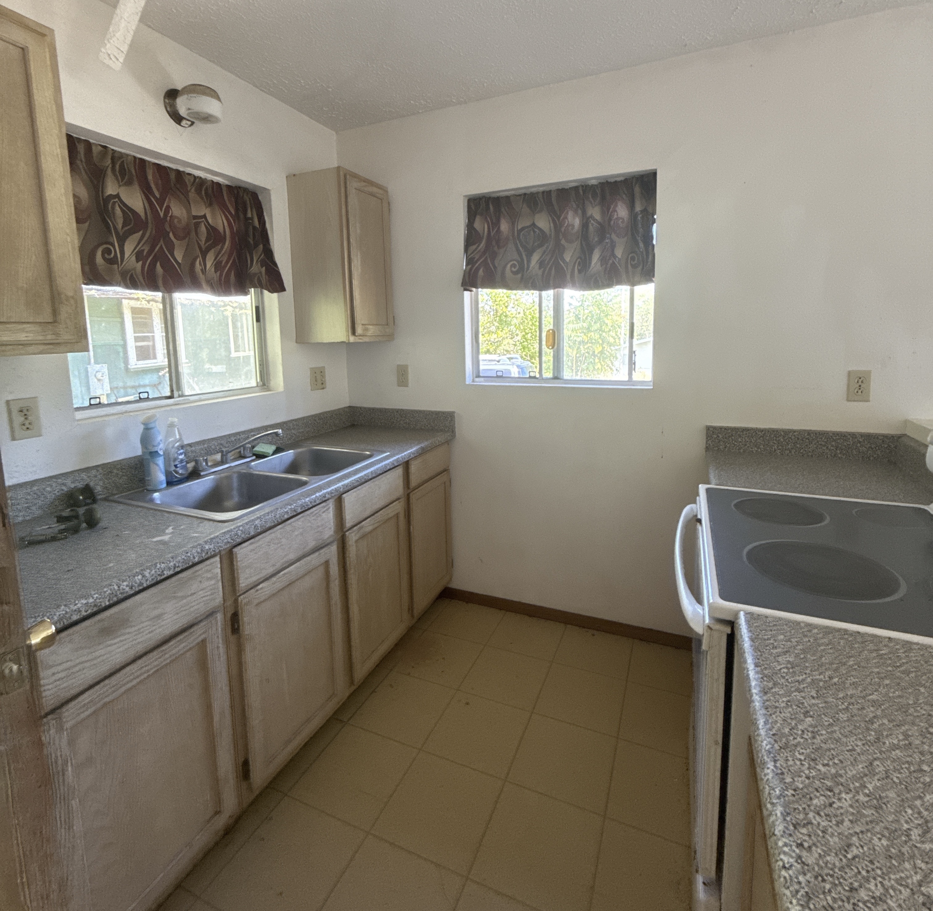 1360 Kaumana Dr Property Photo 3