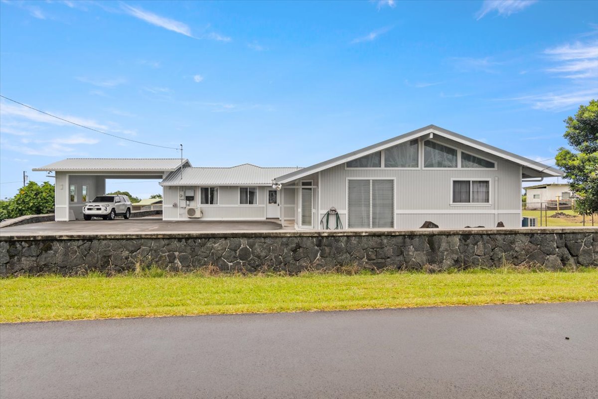 92 Hoomalu St Property Photo 1