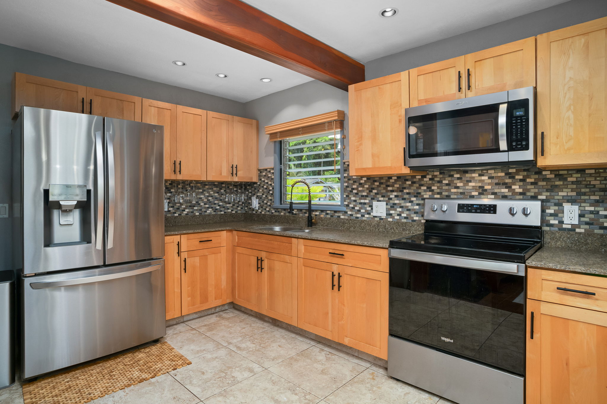 321 Hie St Property Photo 3