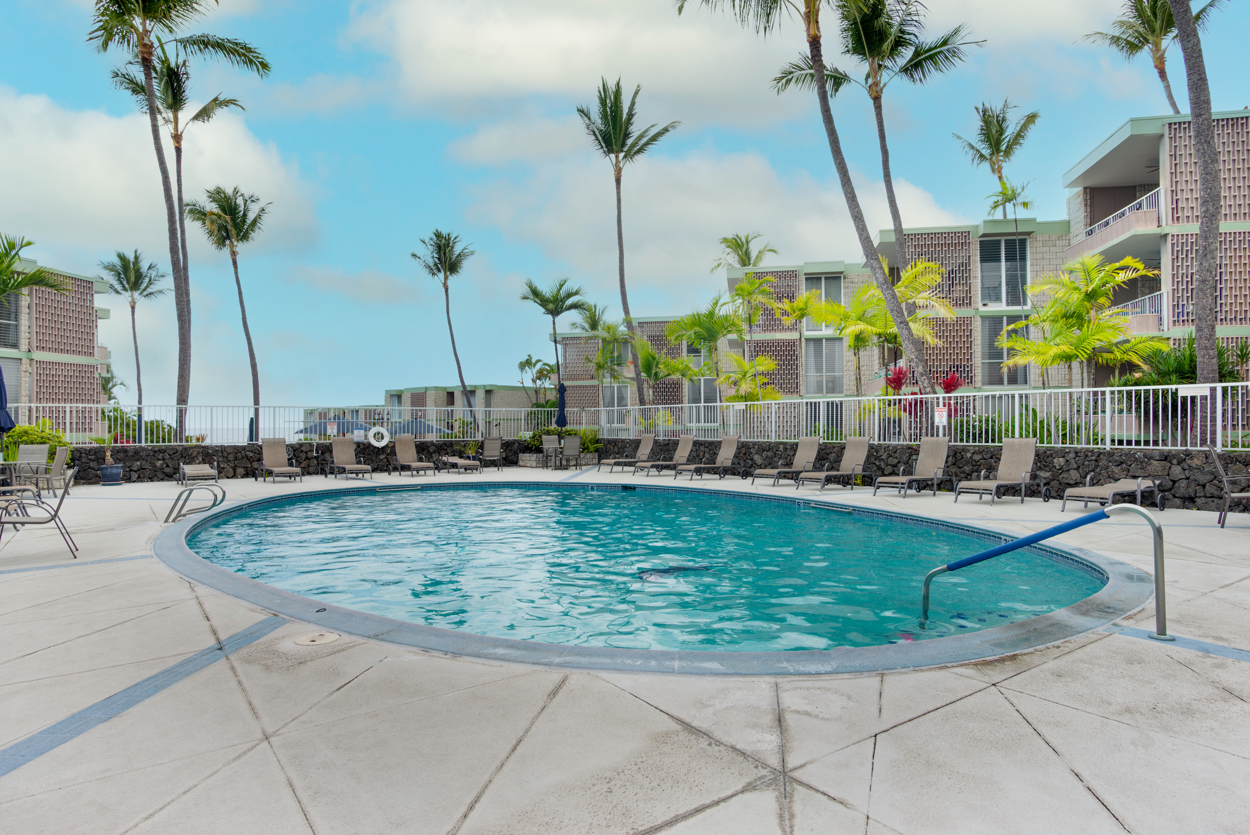 75-6016 ALII DR 120 Property Photo 1