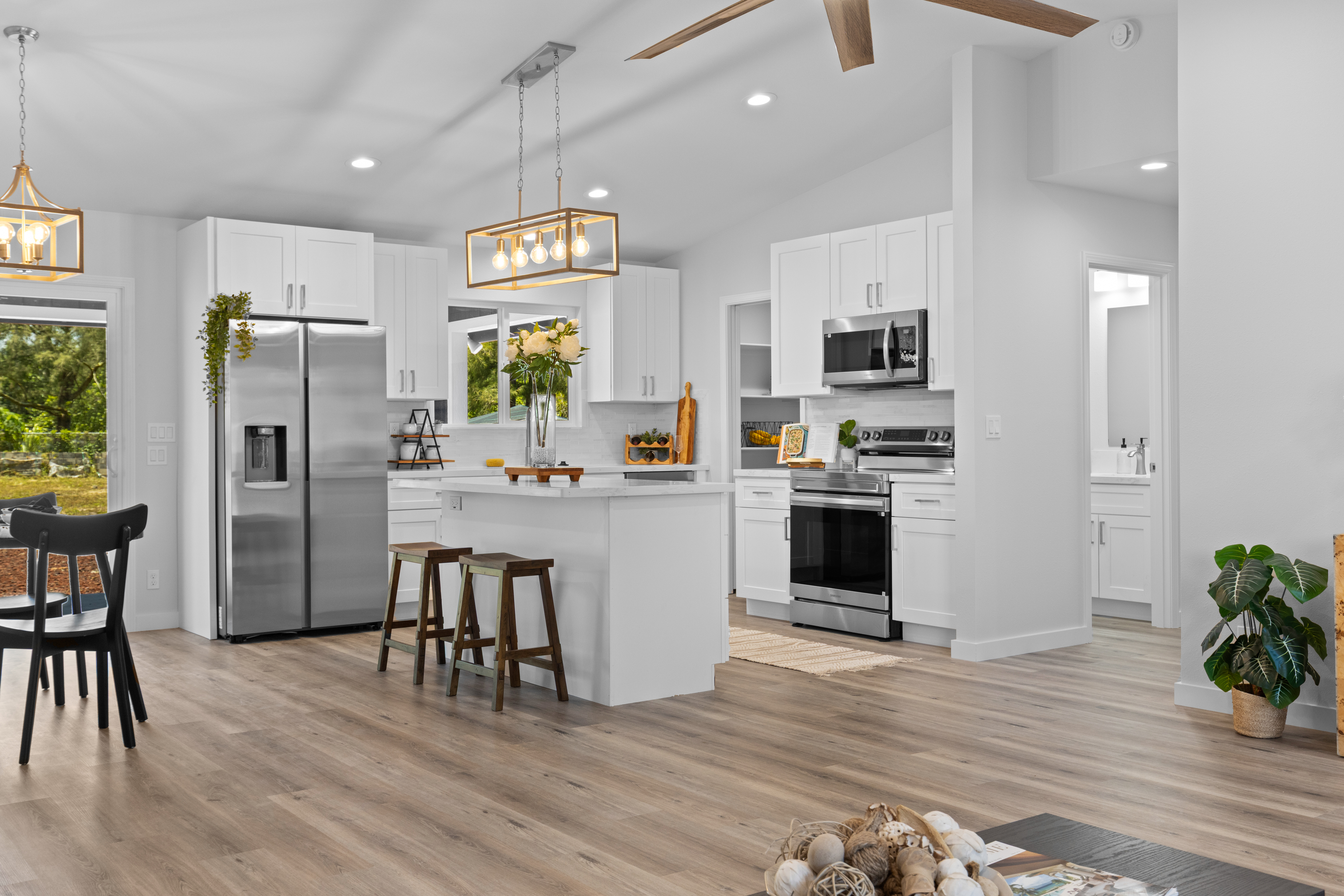 15-1698 5th Ave Property Photo 2