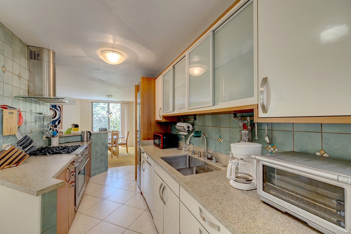 1911 KALANIANAOLE ST 401