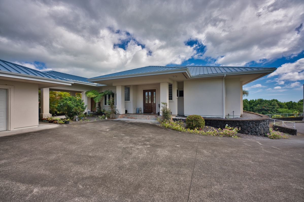 1055 Kikau Pl Property Photo 2