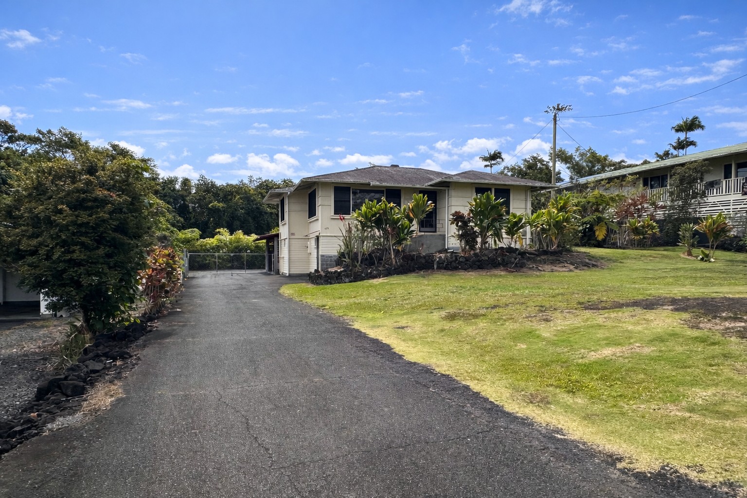 525 Mohouli St Property Photo 1