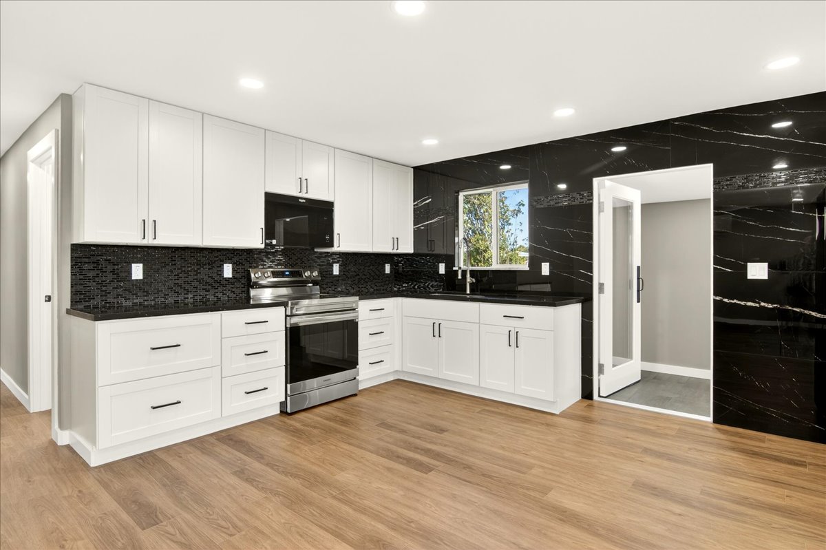 144 Chong St Property Photo 3