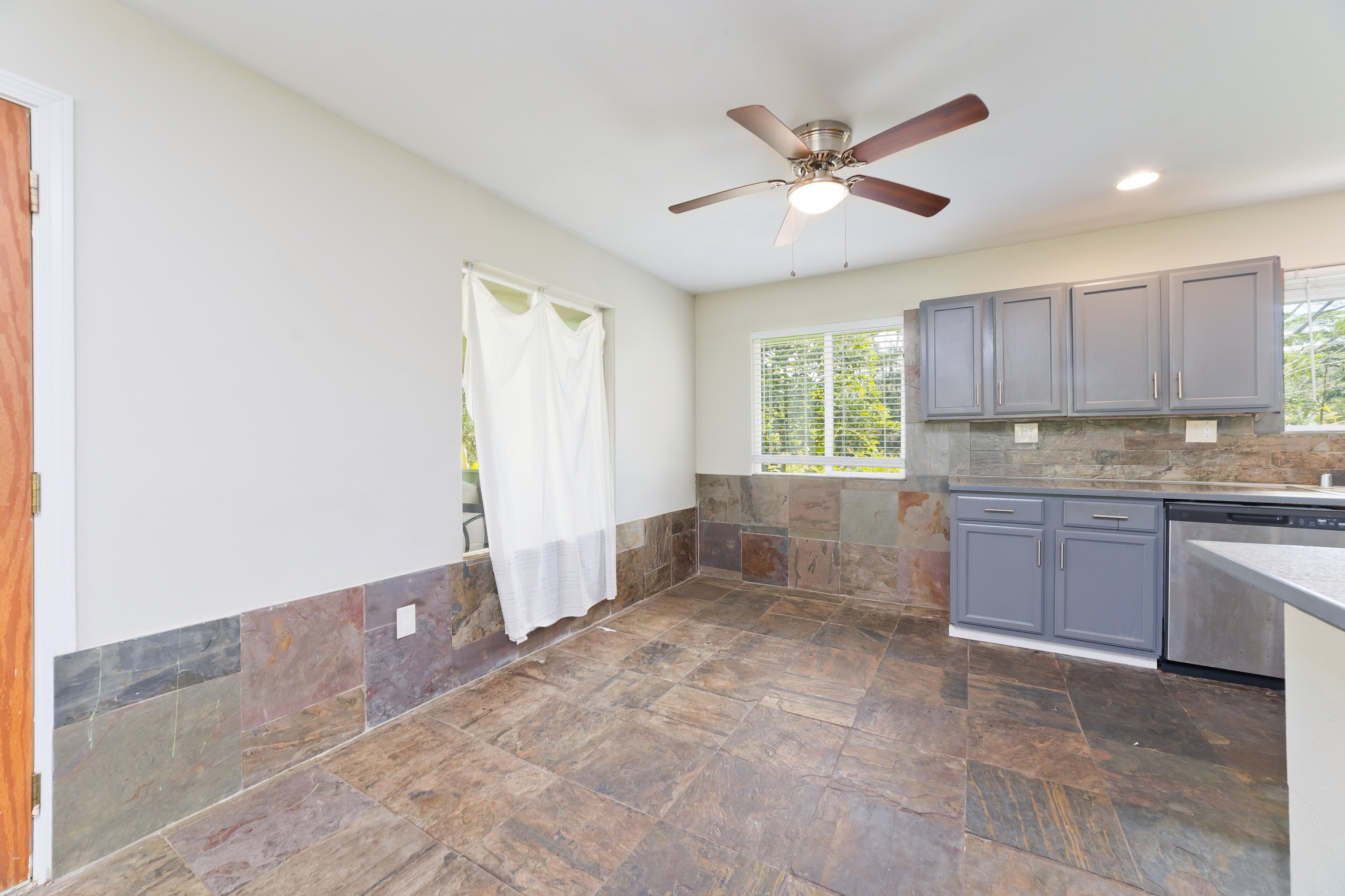 14-3385 Paradise Rd Property Photo 15