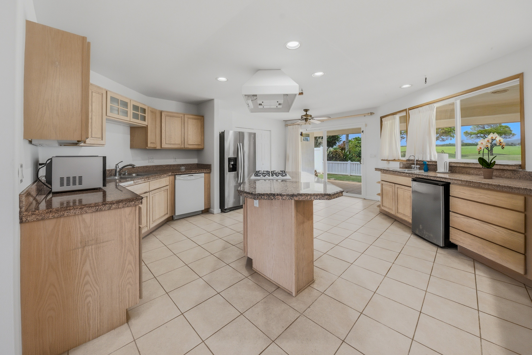 2381 Akoki St Property Photo 4
