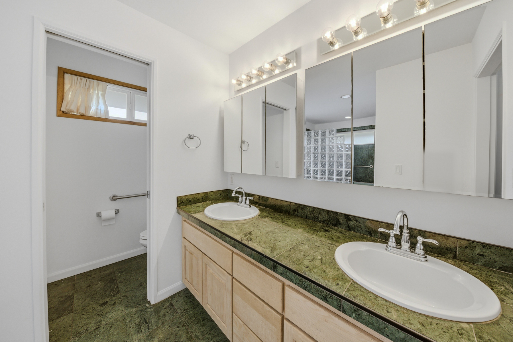 2381 Akoki St Property Photo 9