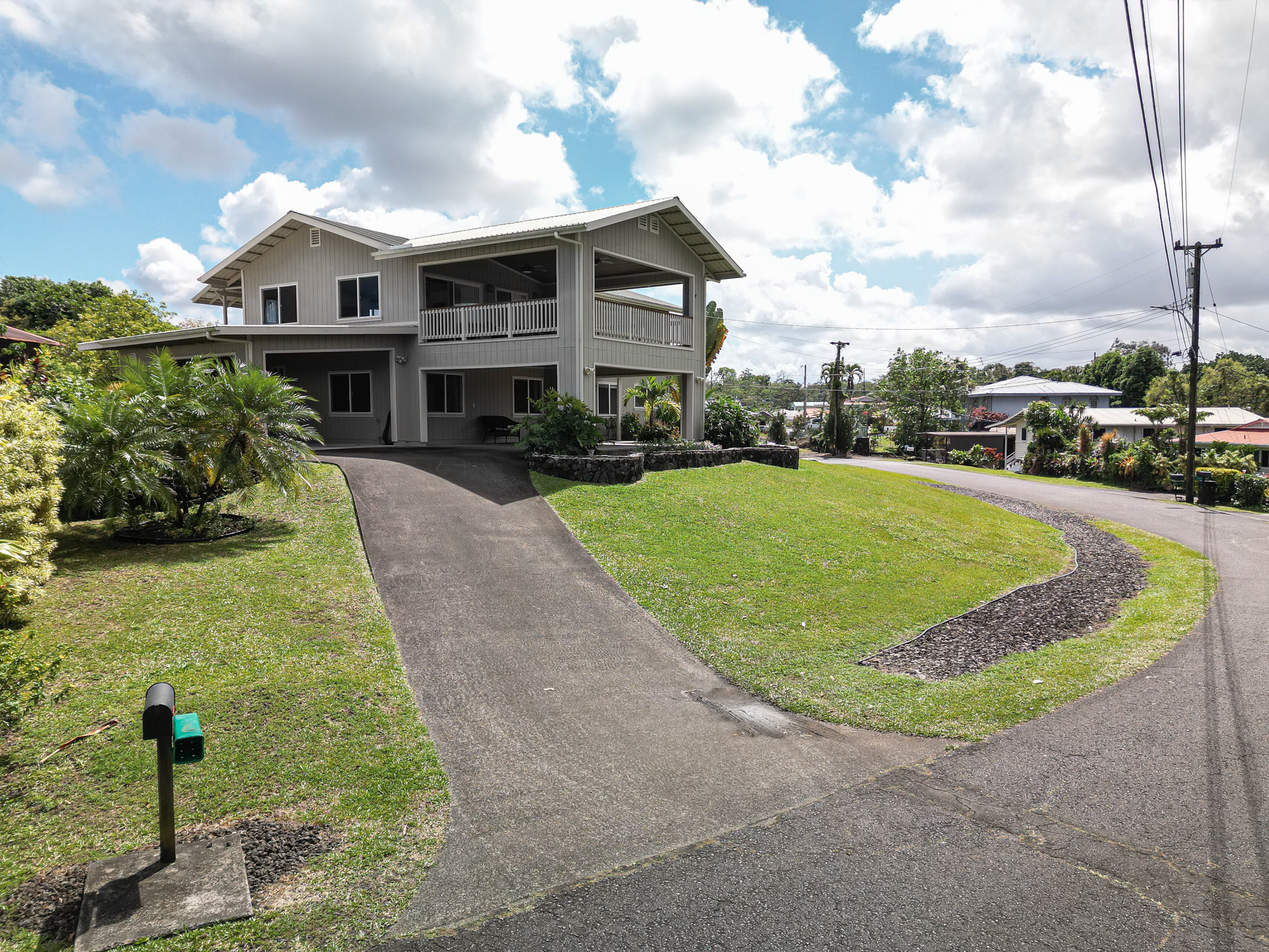 99 Elm Dr Property Photo 1