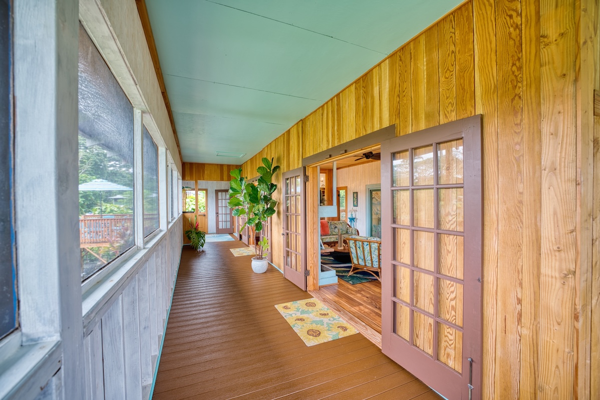 2070 Kalanianaole St Property Photo 13
