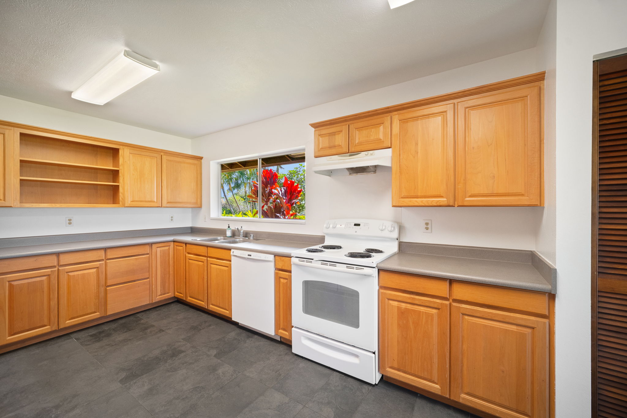 5282 Honoiki Rd Property Photo 12