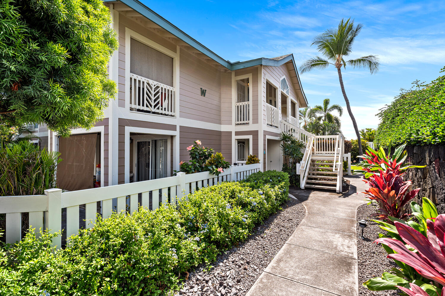 75-6081 Alii Dr W203 Property Photo 26