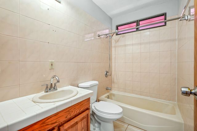 9442 Keahi Pl Property Photo 3