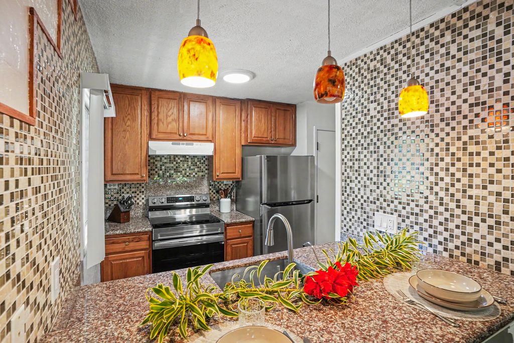 525 Aleka Lp B8 Property Photo 2