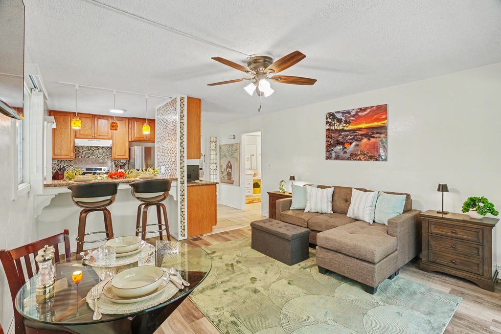 525 Aleka Lp B8 Property Photo 6