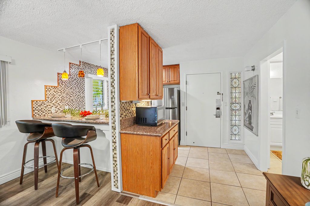 525 Aleka Lp B8 Property Photo 11