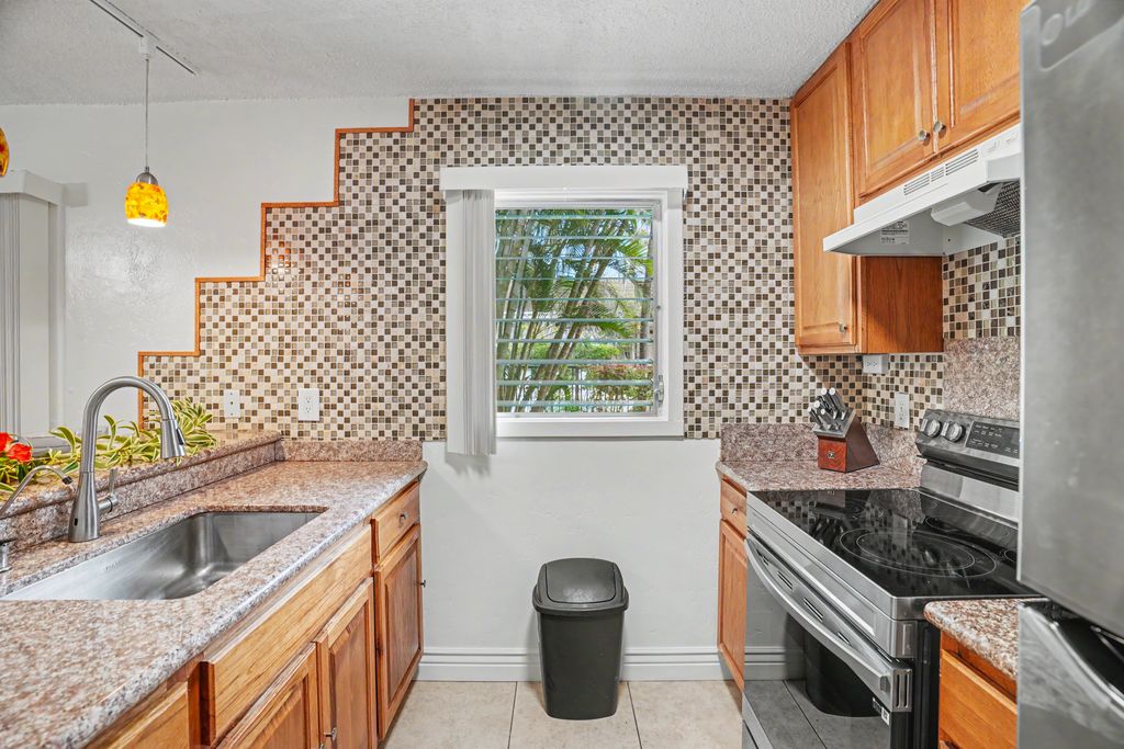 525 Aleka Lp B8 Property Photo 14