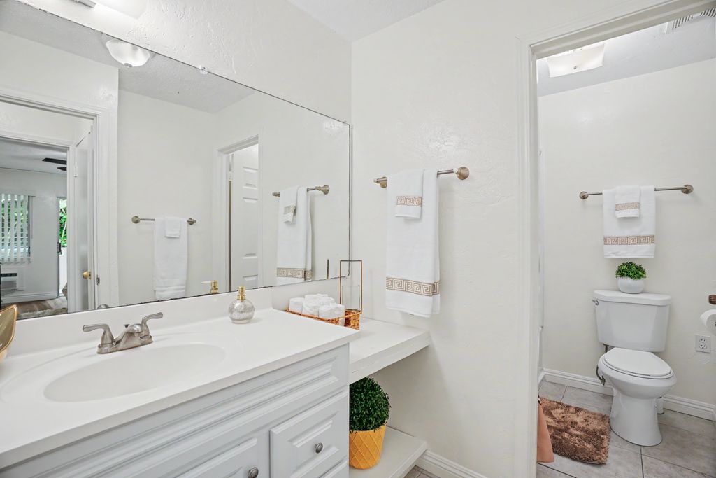 525 Aleka Lp B8 Property Photo 23