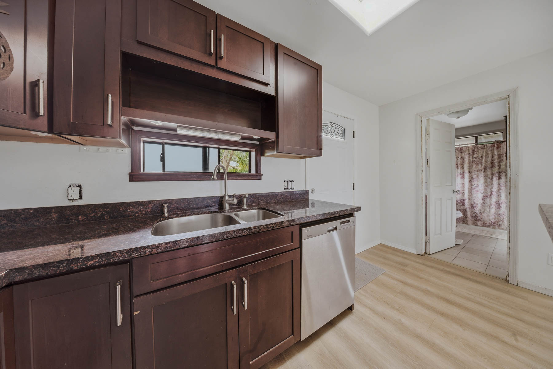 5410 Kumole St Property Photo 8
